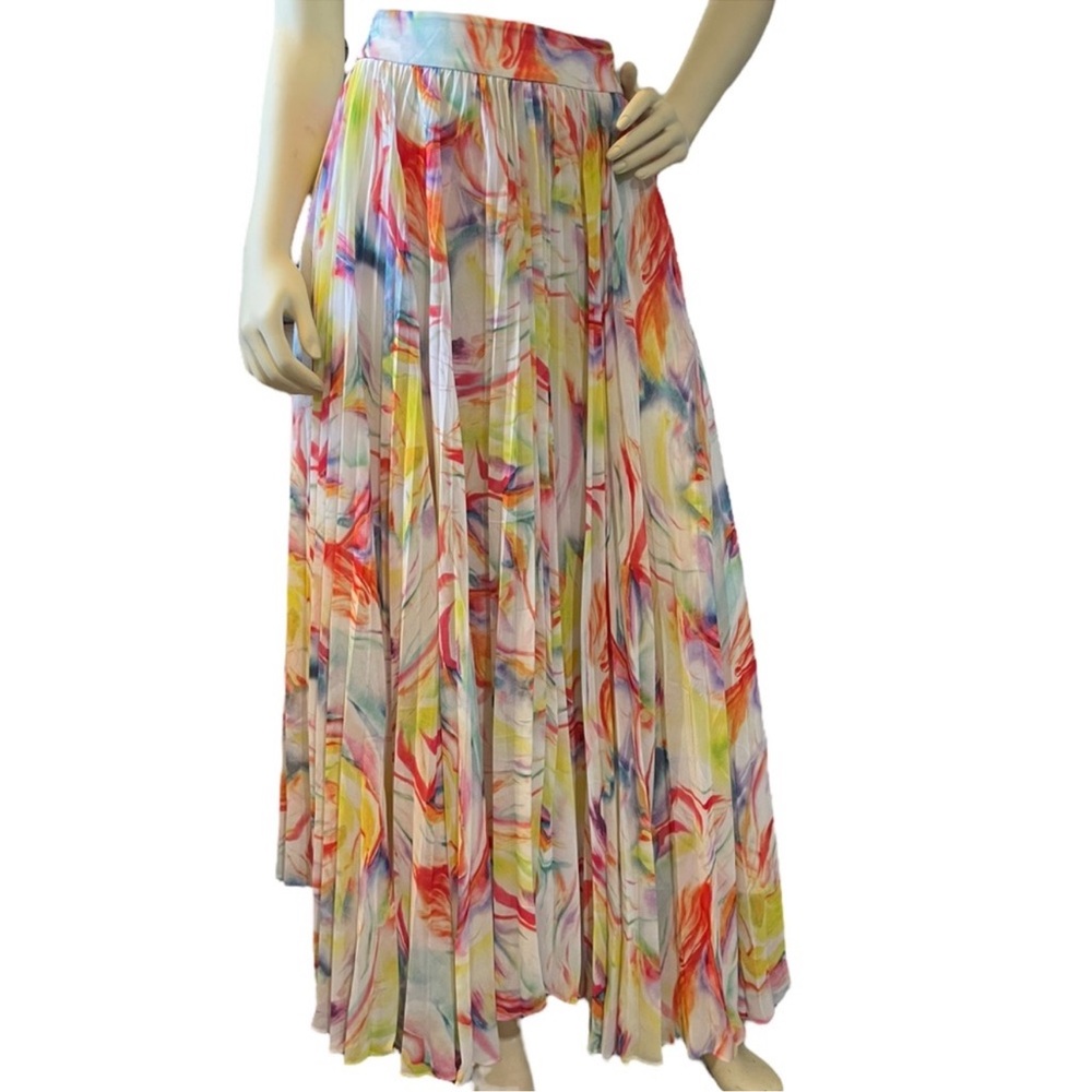 Alice and Olivia NWT watercolor skirt.
Size 4 - Picture 9 of 11